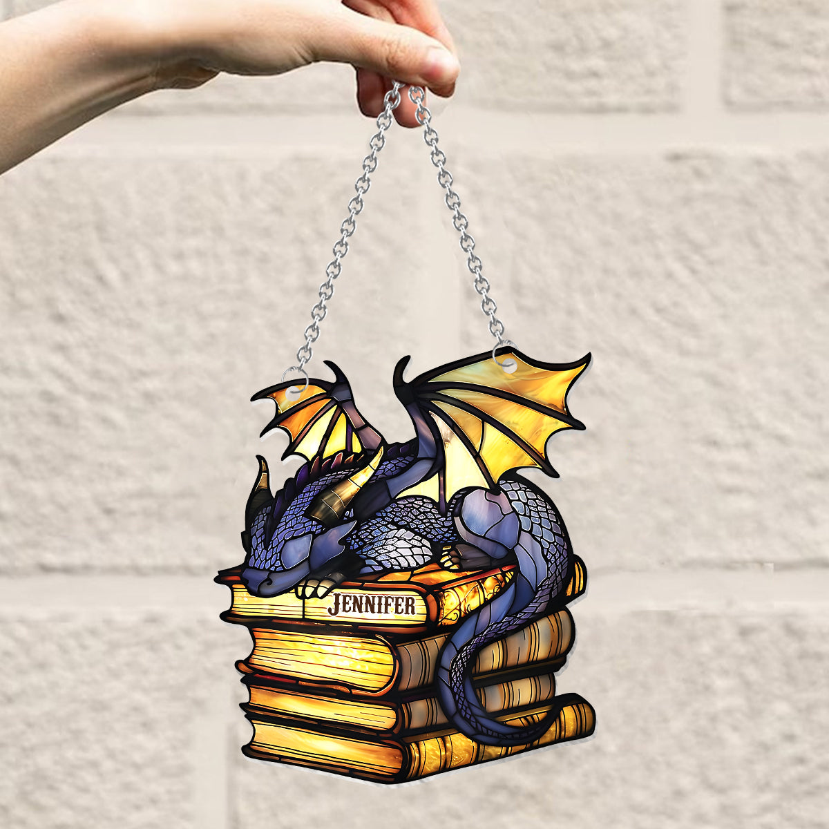 Je ne suis pas un rat de bibliothèque, je suis un dragon des livres ! - Attrape-soleil personnalisé à suspendre à la fenêtre en forme de livre 