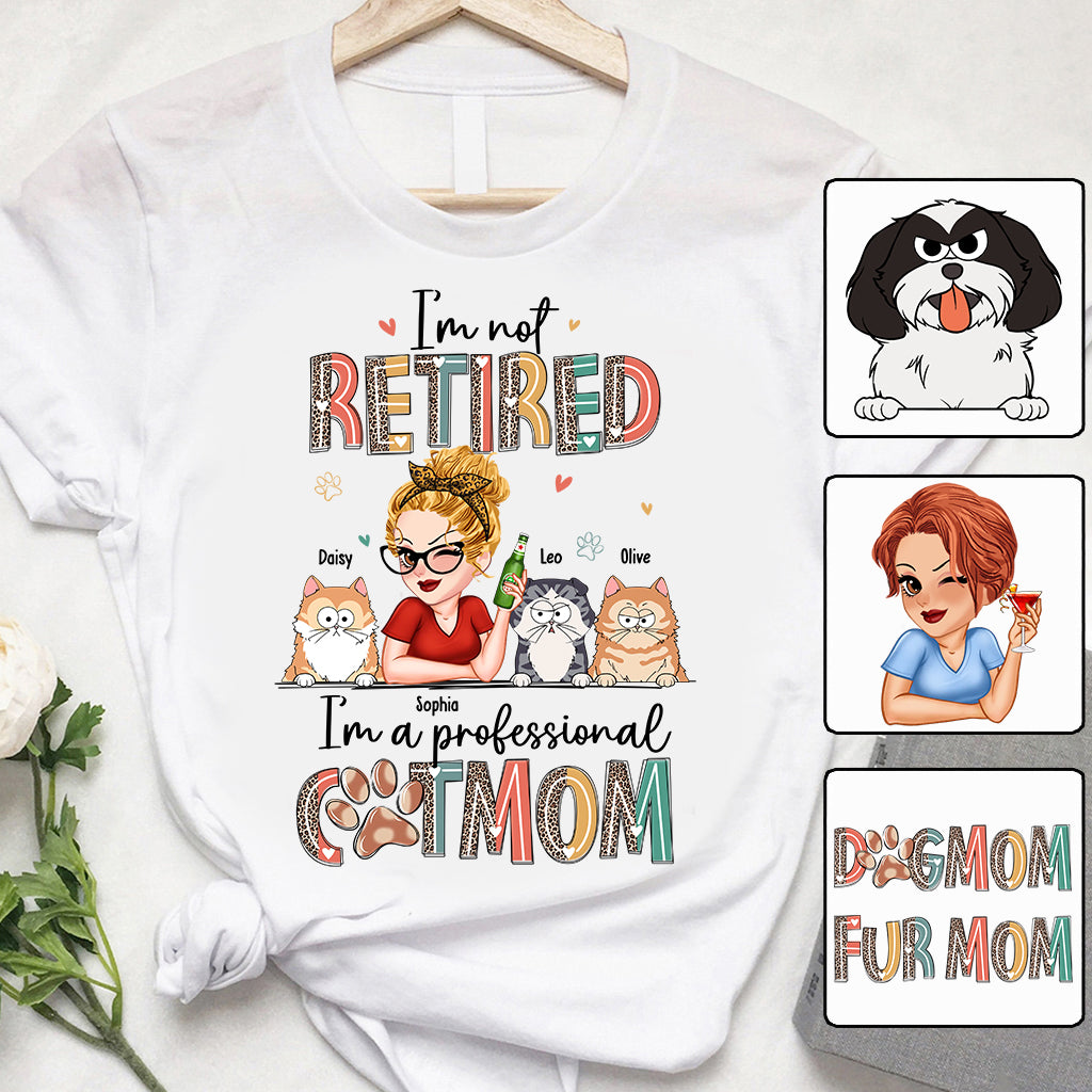 Ich bin nicht im Ruhestand, ich bin eine professionelle Hunde-/Katzenmama – personalisiertes Hunde-T-Shirt und Hoodie