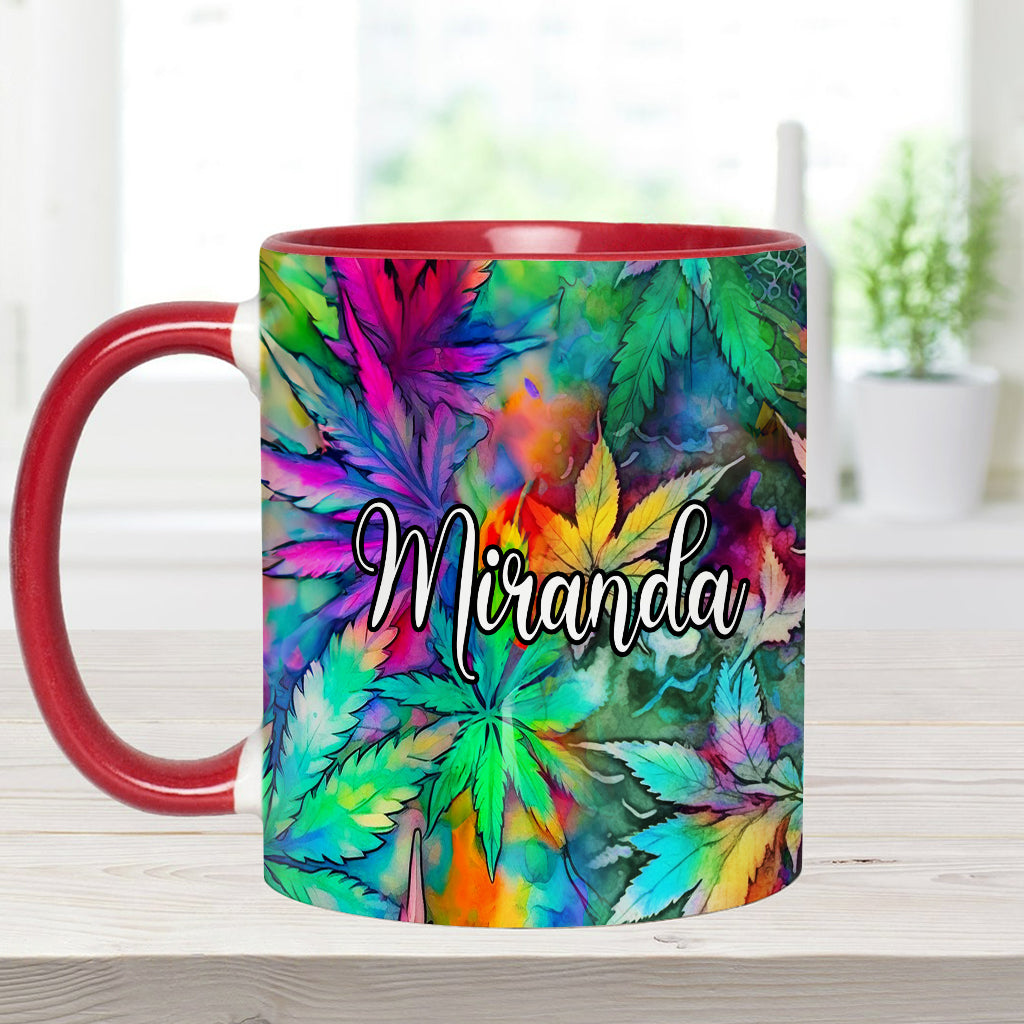Personalisierter Becher mit Cannabis-Akzent in Form eines psychedelischen Marihuana-Blattes