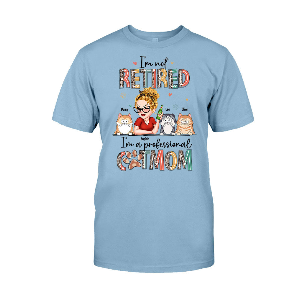 Ich bin nicht im Ruhestand, ich bin eine professionelle Hunde-/Katzenmama – personalisiertes Hunde-T-Shirt und Hoodie