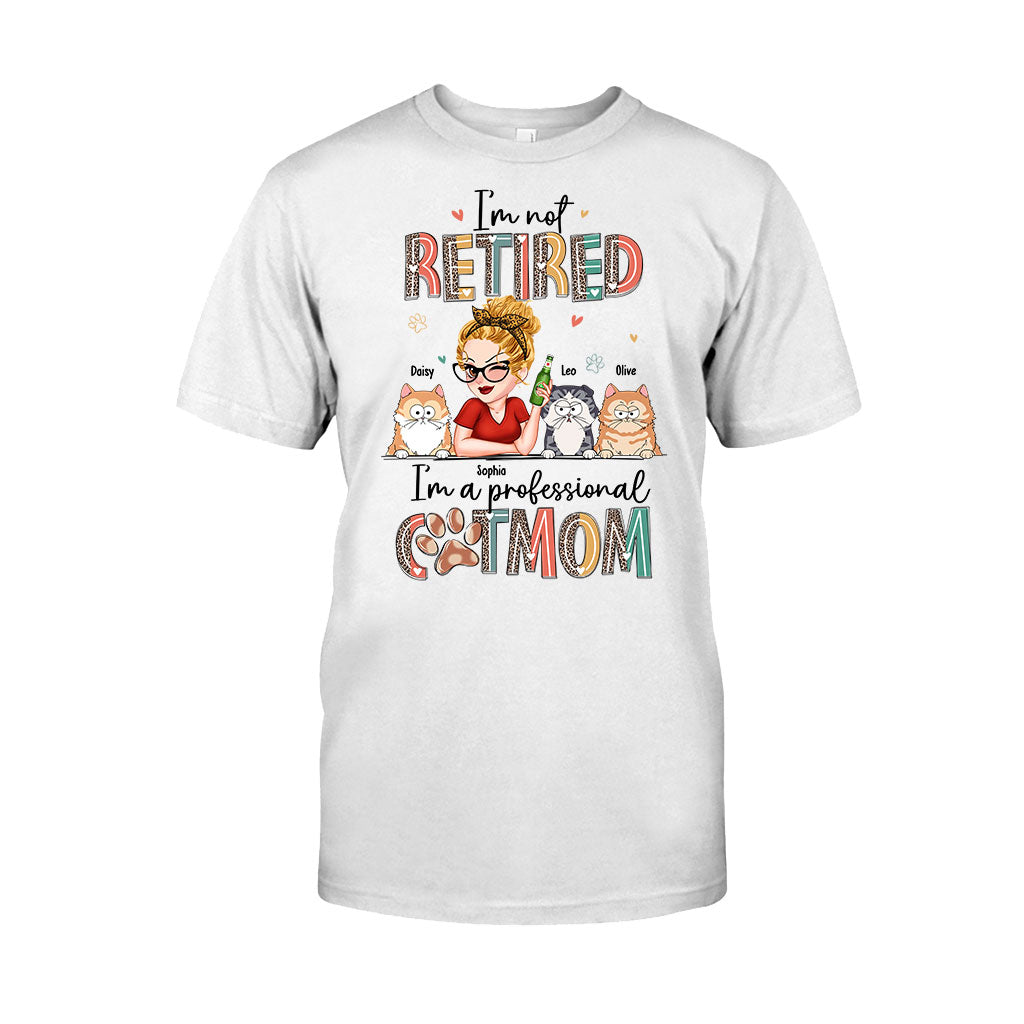 Ich bin nicht im Ruhestand, ich bin eine professionelle Hunde-/Katzenmama – personalisiertes Hunde-T-Shirt und Hoodie