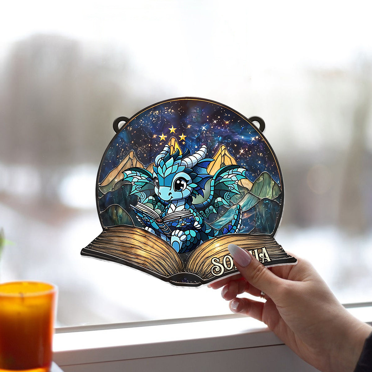 Fantasy-Buchleser – Personalisierter Buch-Fensterhänger als Sonnenfänger 