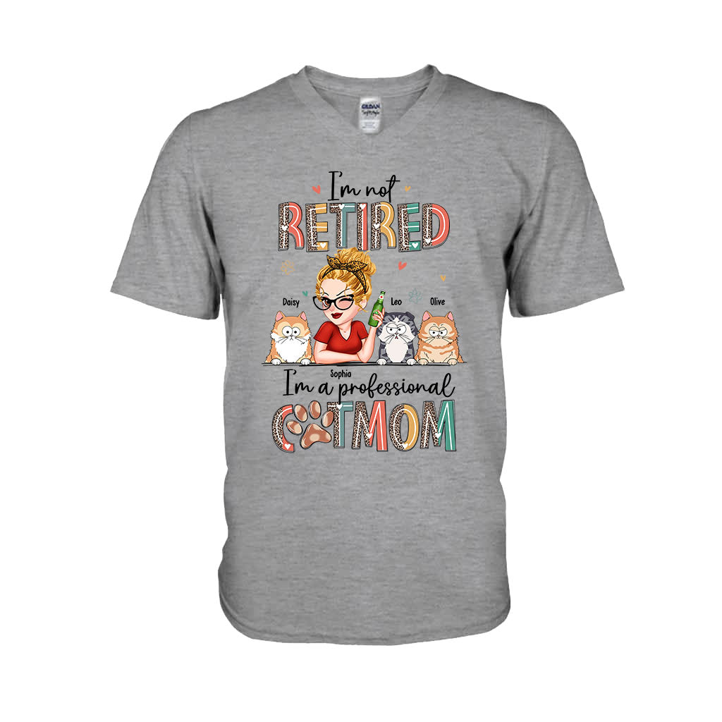 Ich bin nicht im Ruhestand, ich bin eine professionelle Hunde-/Katzenmama – personalisiertes Hunde-T-Shirt und Hoodie