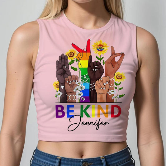 Débardeur court personnalisé « Soyez gentil » en langue des signes arc-en-ciel et symbole de paix - Soutien LGBT