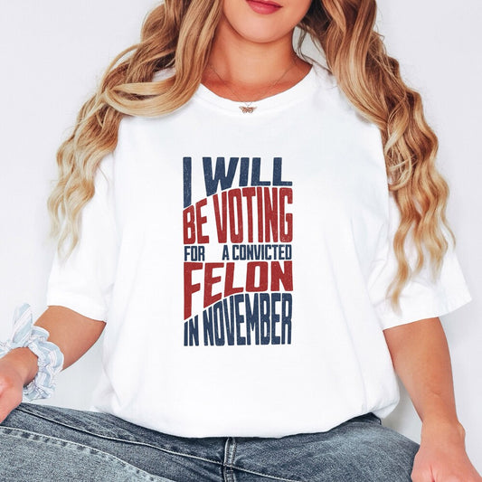 Ich wähle im November einen verurteilten Straftäter – T-Shirt, Trump 2024 T-Shirt, Wahl-Statement-Shirt & Hoodie