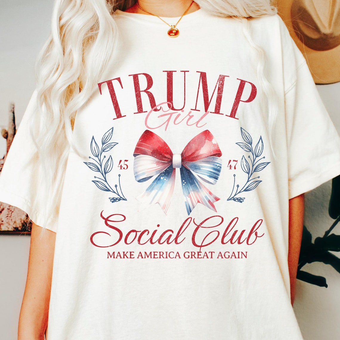 Trump-Girl-Shirt, Trump-Girl-Social-Club-Shirt, MAGA-Shirt, Konservatives Shirt, Wahl-2024-T-Shirt (Republikaner) in Preppy-Farben & Hoodie