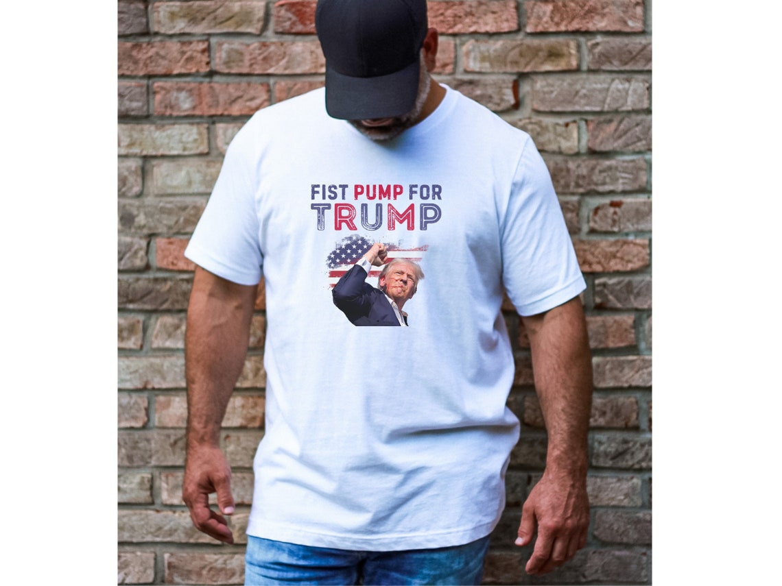 Trump-Faust-Pump-T-Shirt für Donald Trump, der bei einer Kundgebung angeschossen wurde – „Make America Great Again“-Bekleidung für MAGA-Fans – T-Shirt & Hoodie zum Thema „Schießerei bei Kundgebung“.