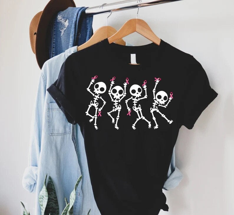 T-Shirt und Hoodie „Tanzende Skelette“ zur Sensibilisierung für Brustkrebs 0924