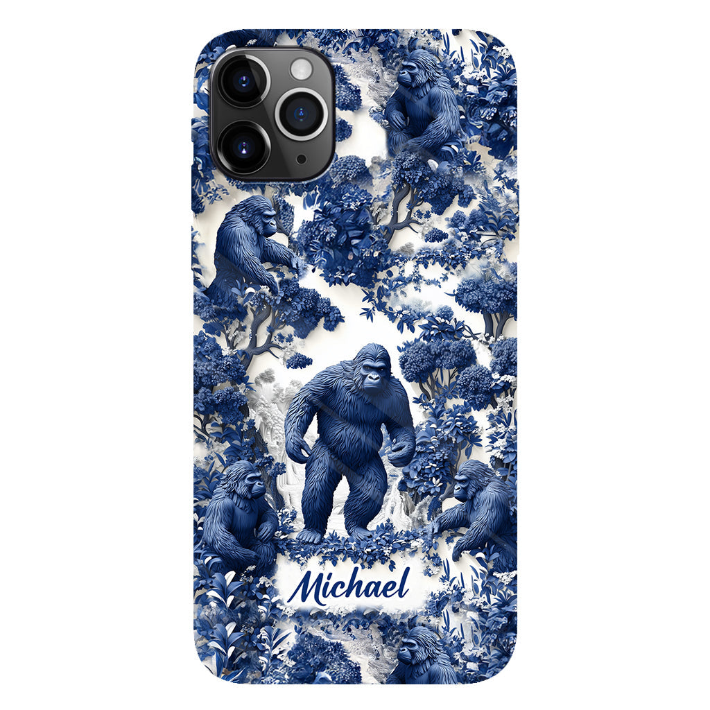 Bigfoot Sommer-Vibes – Personalisierte Handyhülle mit Wandermotiv