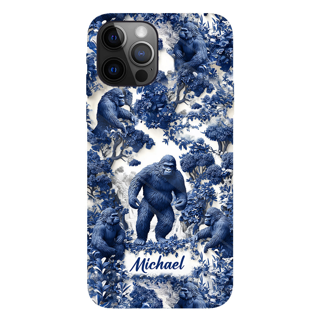 Bigfoot Sommer-Vibes – Personalisierte Handyhülle mit Wandermotiv