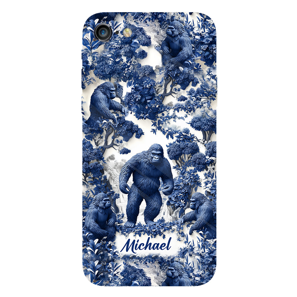 Bigfoot Sommer-Vibes – Personalisierte Handyhülle mit Wandermotiv