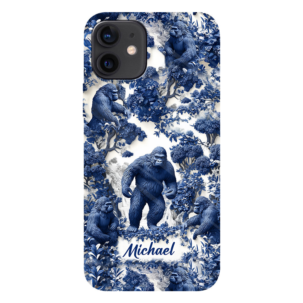 Bigfoot Sommer-Vibes – Personalisierte Handyhülle mit Wandermotiv