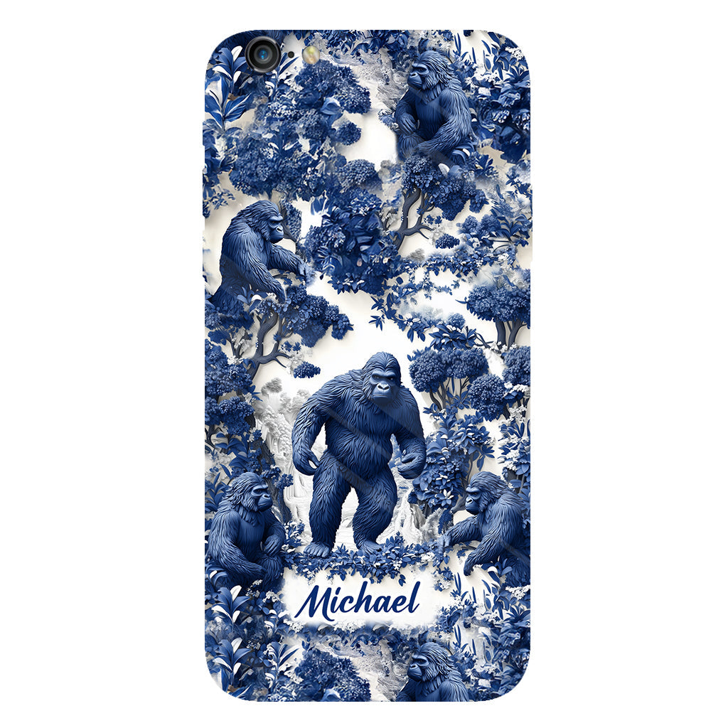Bigfoot Sommer-Vibes – Personalisierte Handyhülle mit Wandermotiv