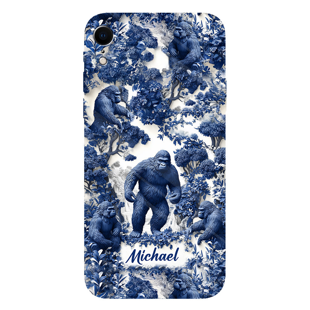 Bigfoot Sommer-Vibes – Personalisierte Handyhülle mit Wandermotiv
