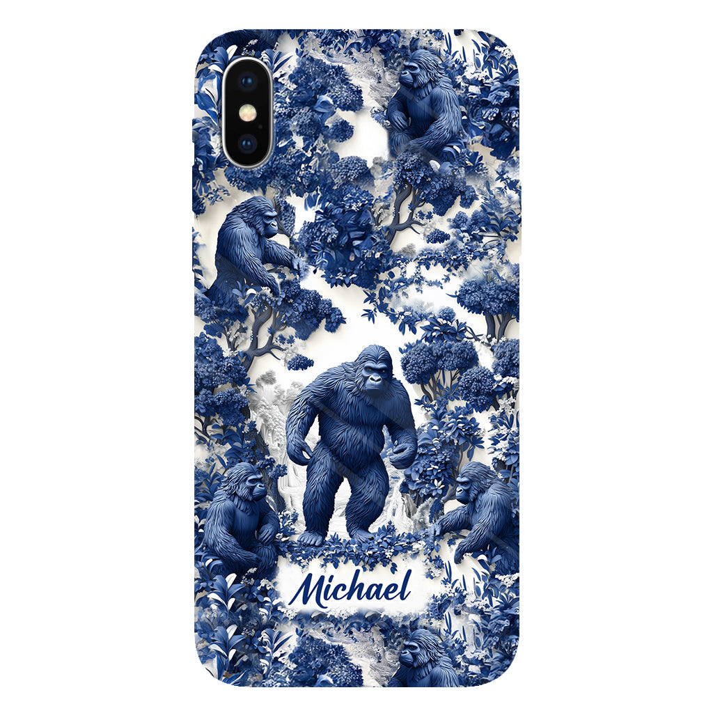 Bigfoot Sommer-Vibes – Personalisierte Handyhülle mit Wandermotiv