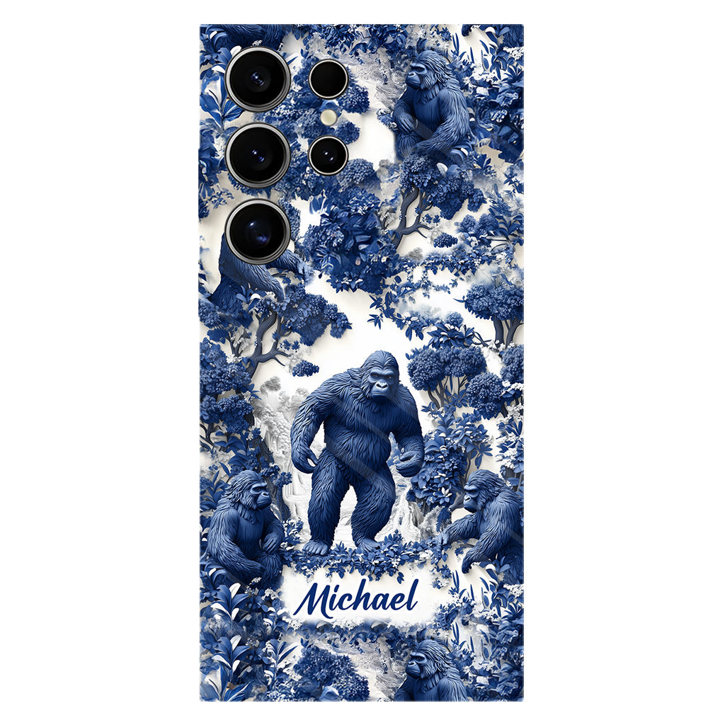 Bigfoot Sommer-Vibes – Personalisierte Handyhülle mit Wandermotiv