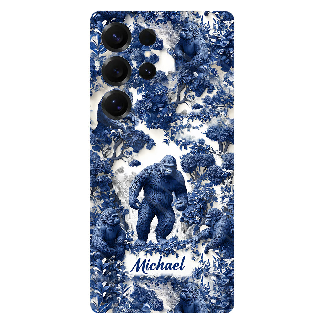 Bigfoot Sommer-Vibes – Personalisierte Handyhülle mit Wandermotiv