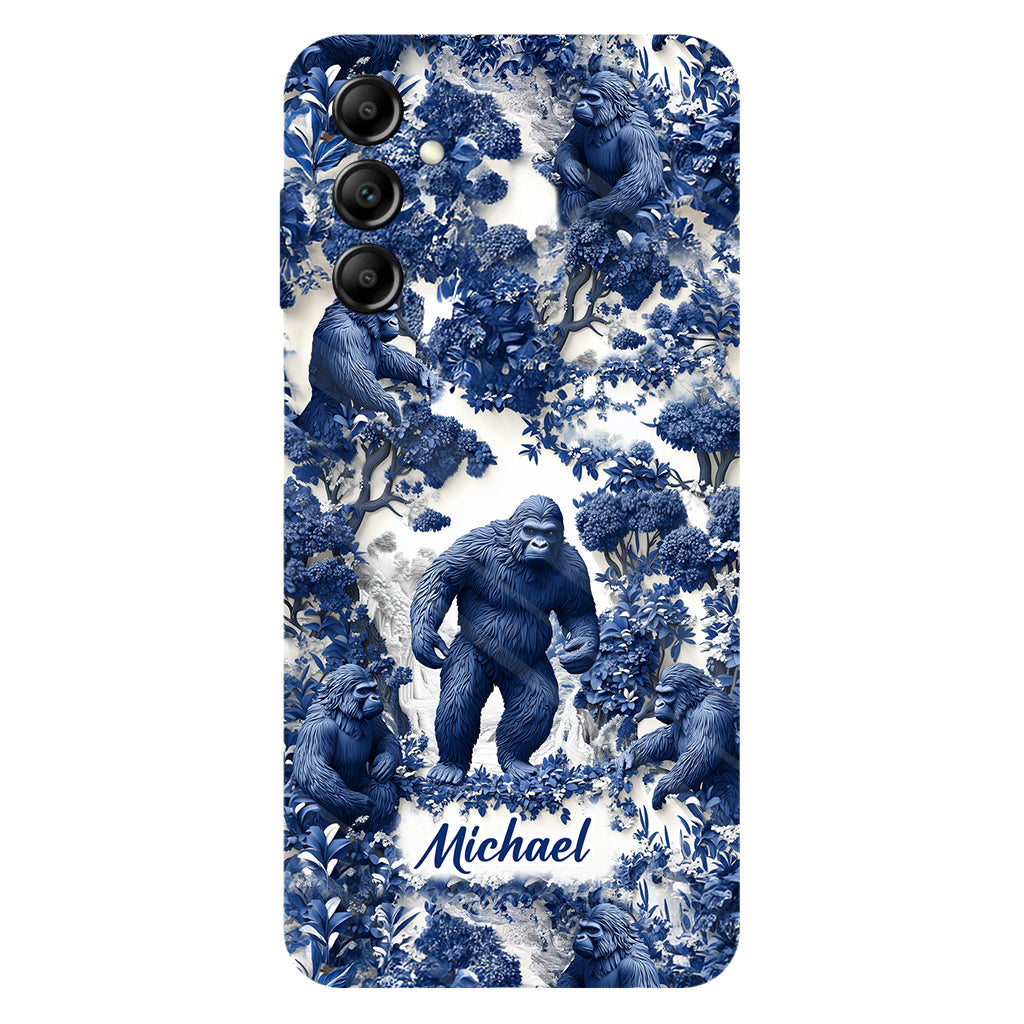 Bigfoot Sommer-Vibes – Personalisierte Handyhülle mit Wandermotiv