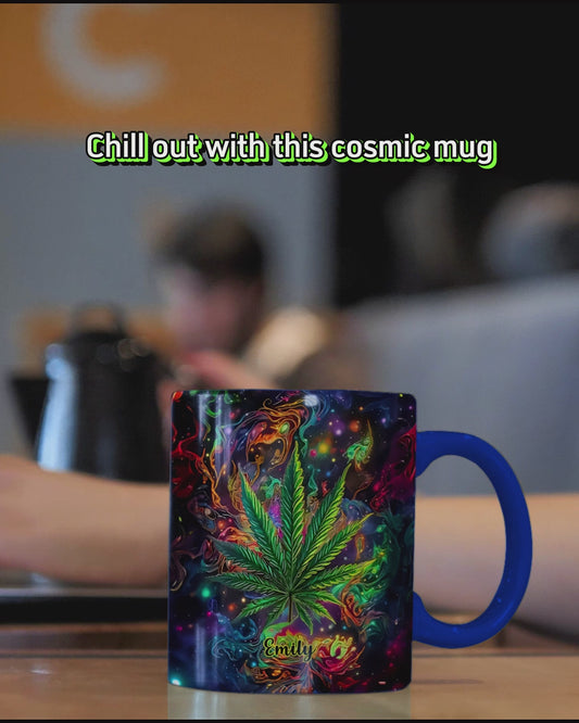 Stoner Chick – Personalisierter Becher mit Cannabis-Akzent