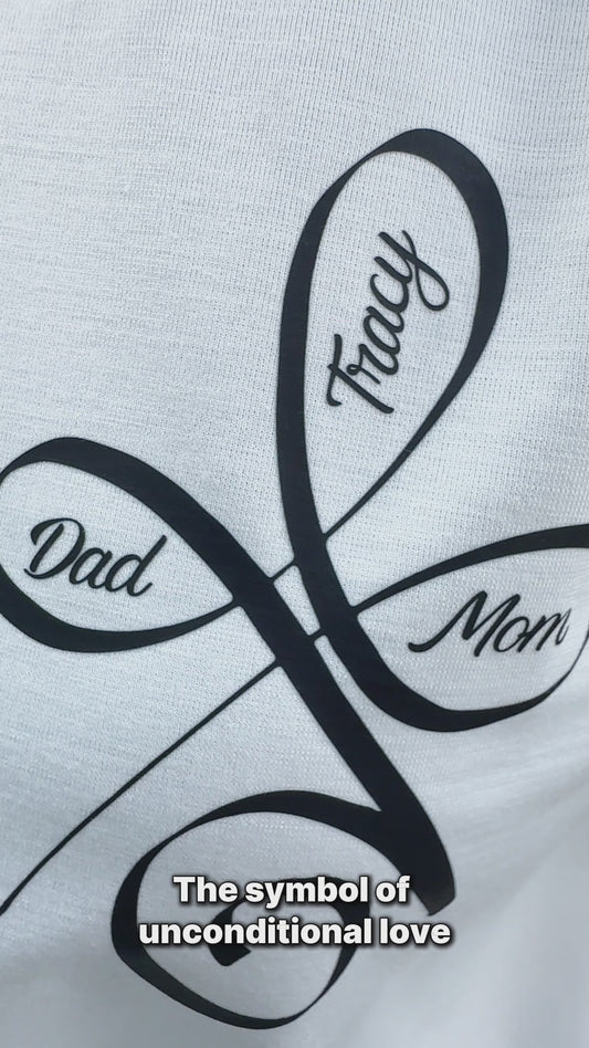 Bedingungslose Liebe – Personalisiertes Familien-T-Shirt und Hoodie