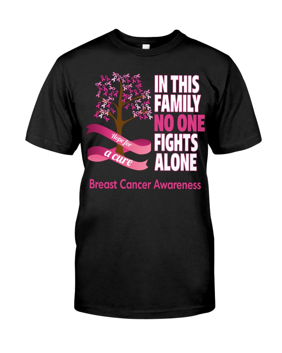 Dans cette famille, personne ne se bat seul - T-shirt et sweat à capuche de sensibilisation au cancer du sein 0822