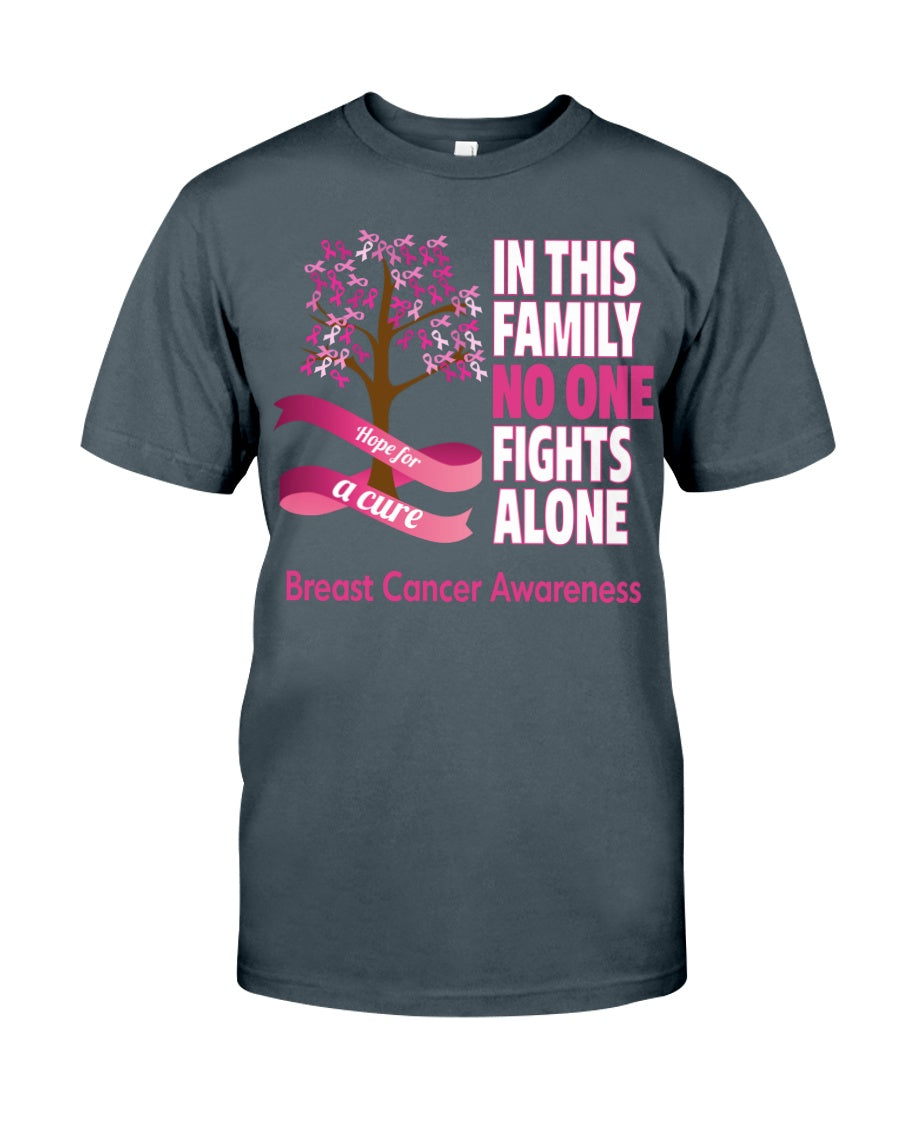 Dans cette famille, personne ne se bat seul - T-shirt et sweat à capuche de sensibilisation au cancer du sein 0822