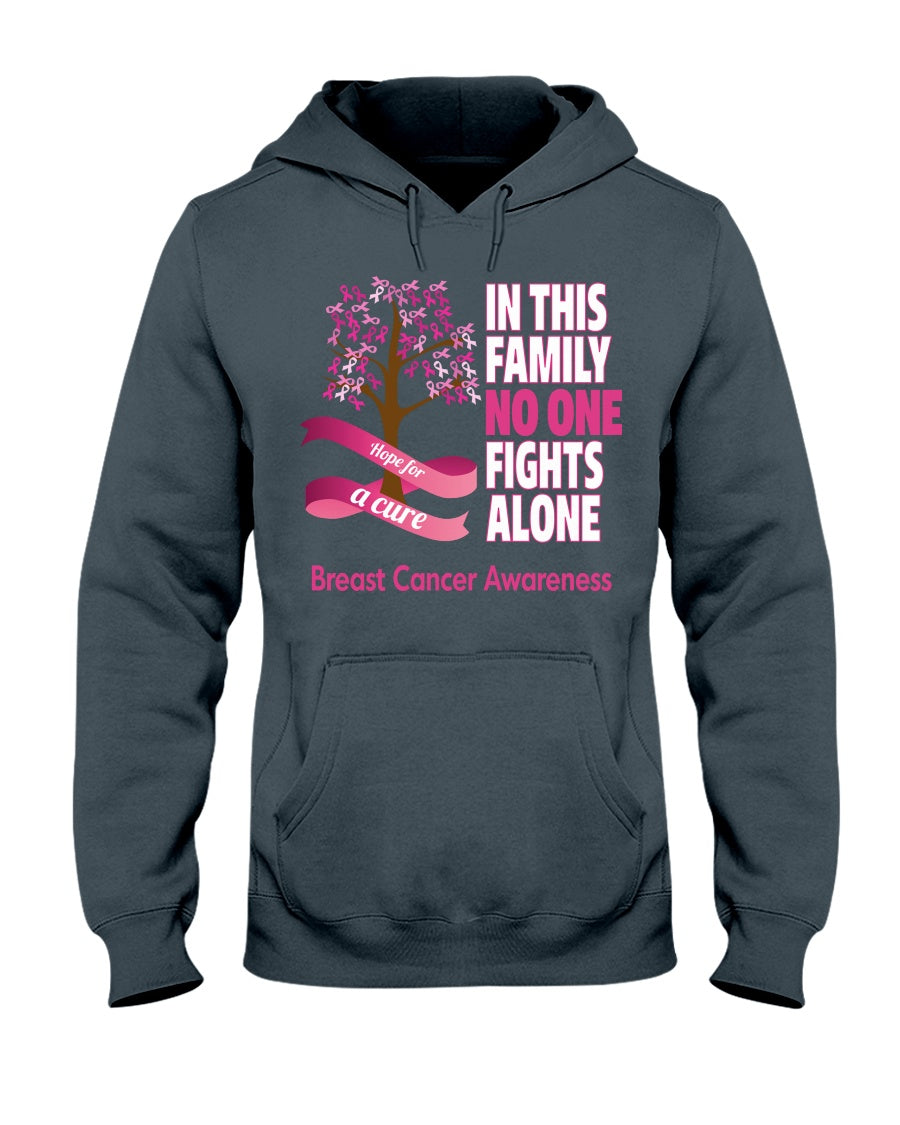 Dans cette famille, personne ne se bat seul - T-shirt et sweat à capuche de sensibilisation au cancer du sein 0822