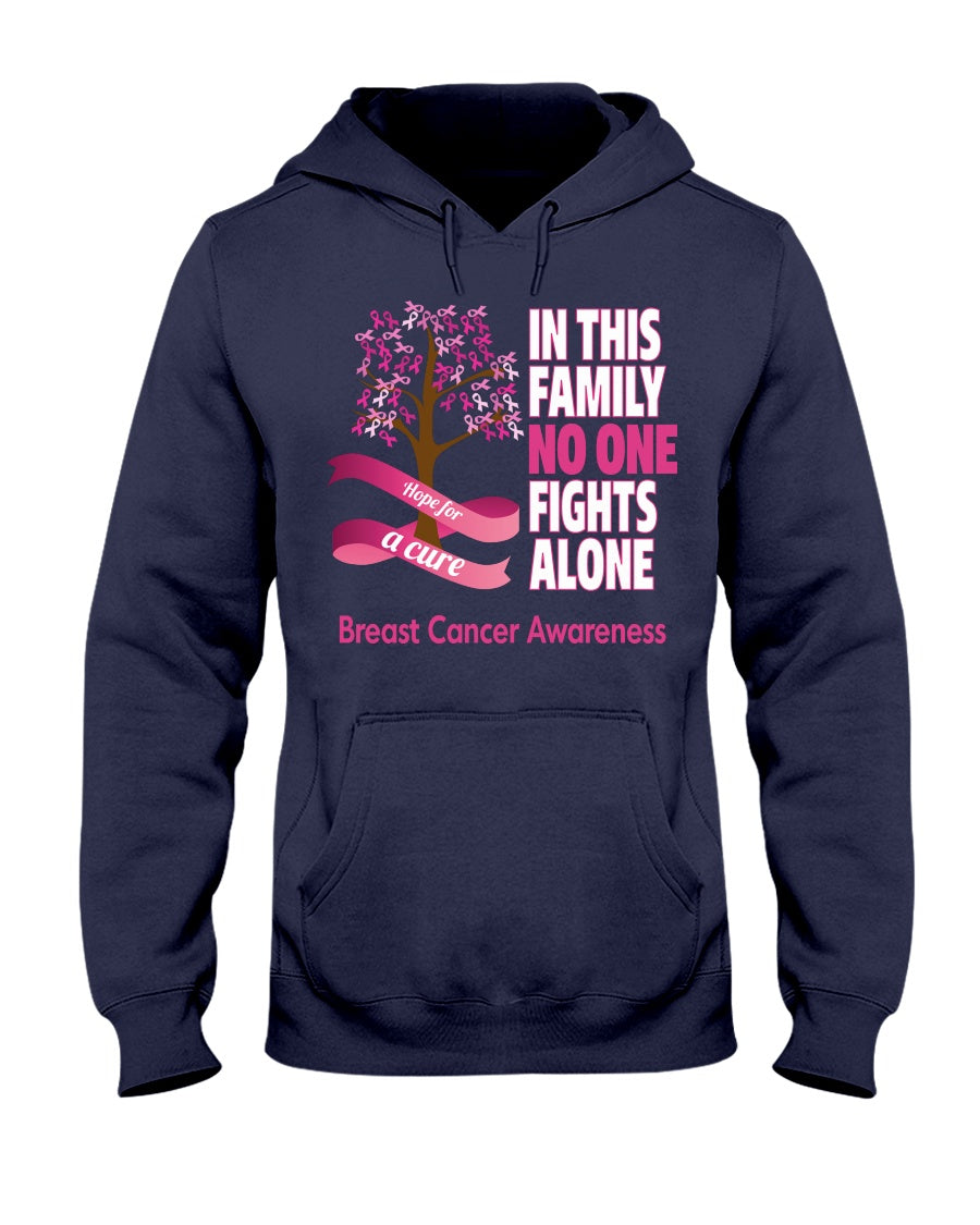Dans cette famille, personne ne se bat seul - T-shirt et sweat à capuche de sensibilisation au cancer du sein 0822