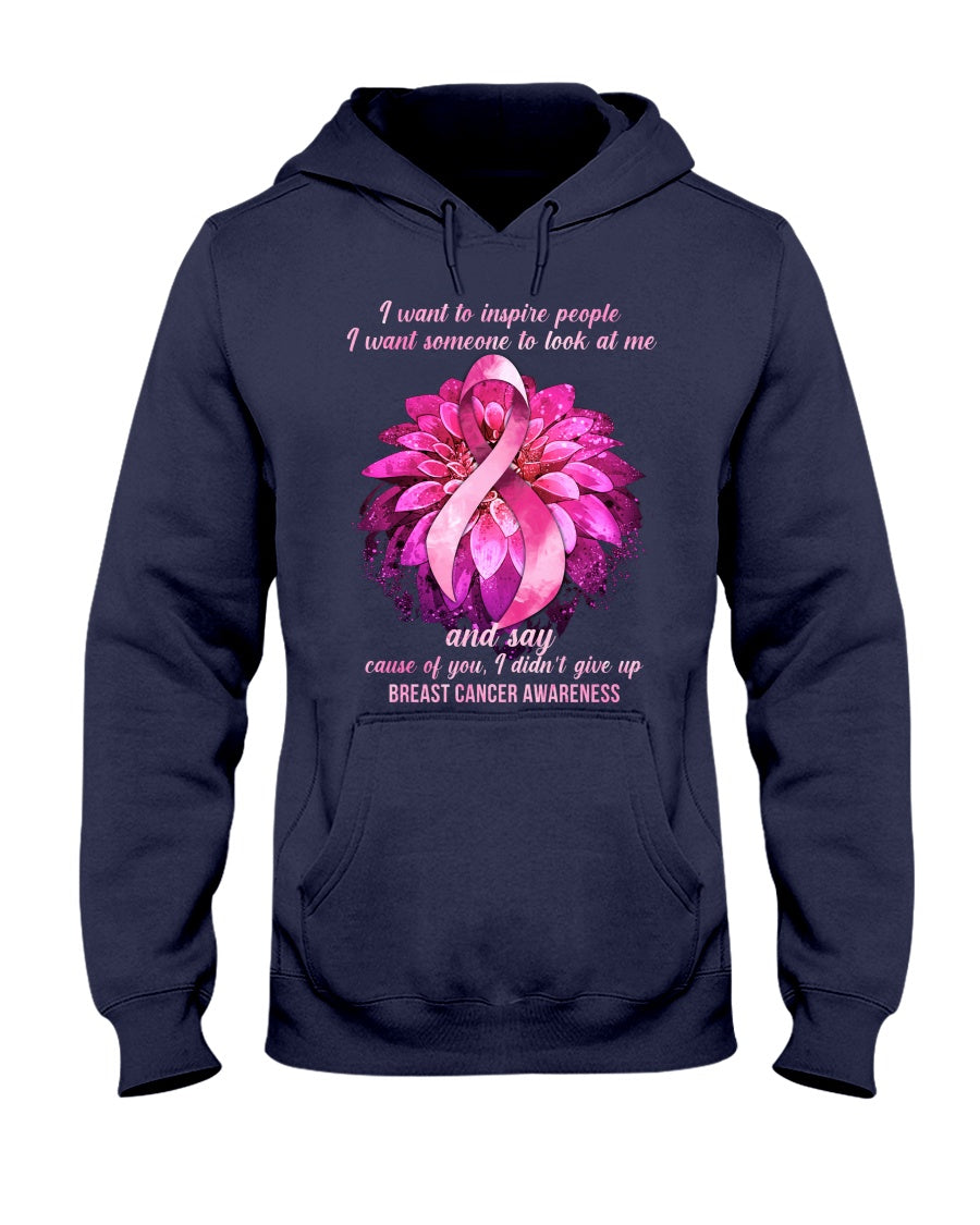 Ich möchte Menschen inspirieren. Ich möchte, dass mich jemand ansieht und sagt: „Warum?“ – T-Shirt und Hoodie zur Sensibilisierung für Brustkrebs 0822