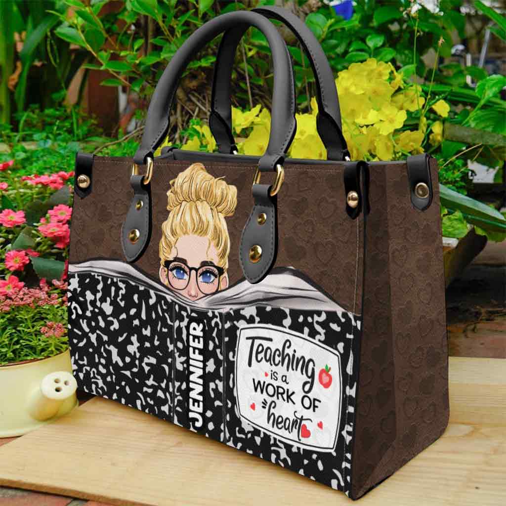 Enseigner, c'est un travail de cœur - Sac à main en cuir personnalisé pour enseignant