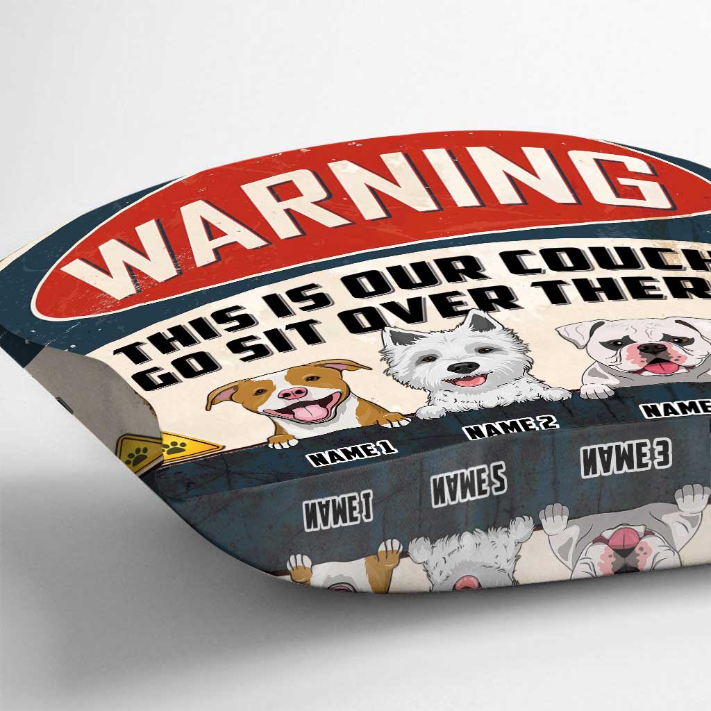 Attention, ceci est notre canapé ! - Coussin décoratif personnalisé pour chien
