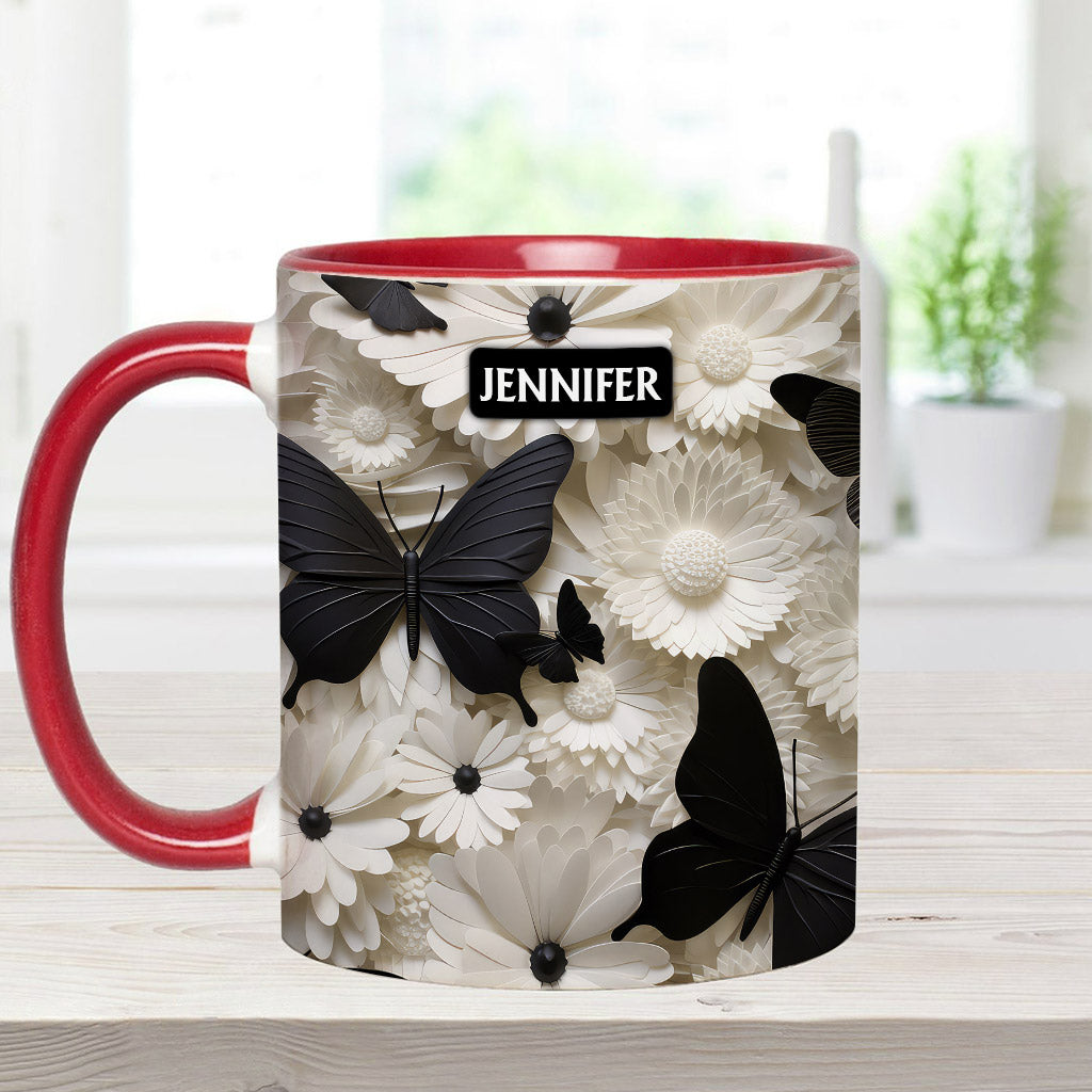 Elegante schwarz-weiße Schmetterlinge und Blumen – personalisierte Tasse mit Schmetterlingsmotiv