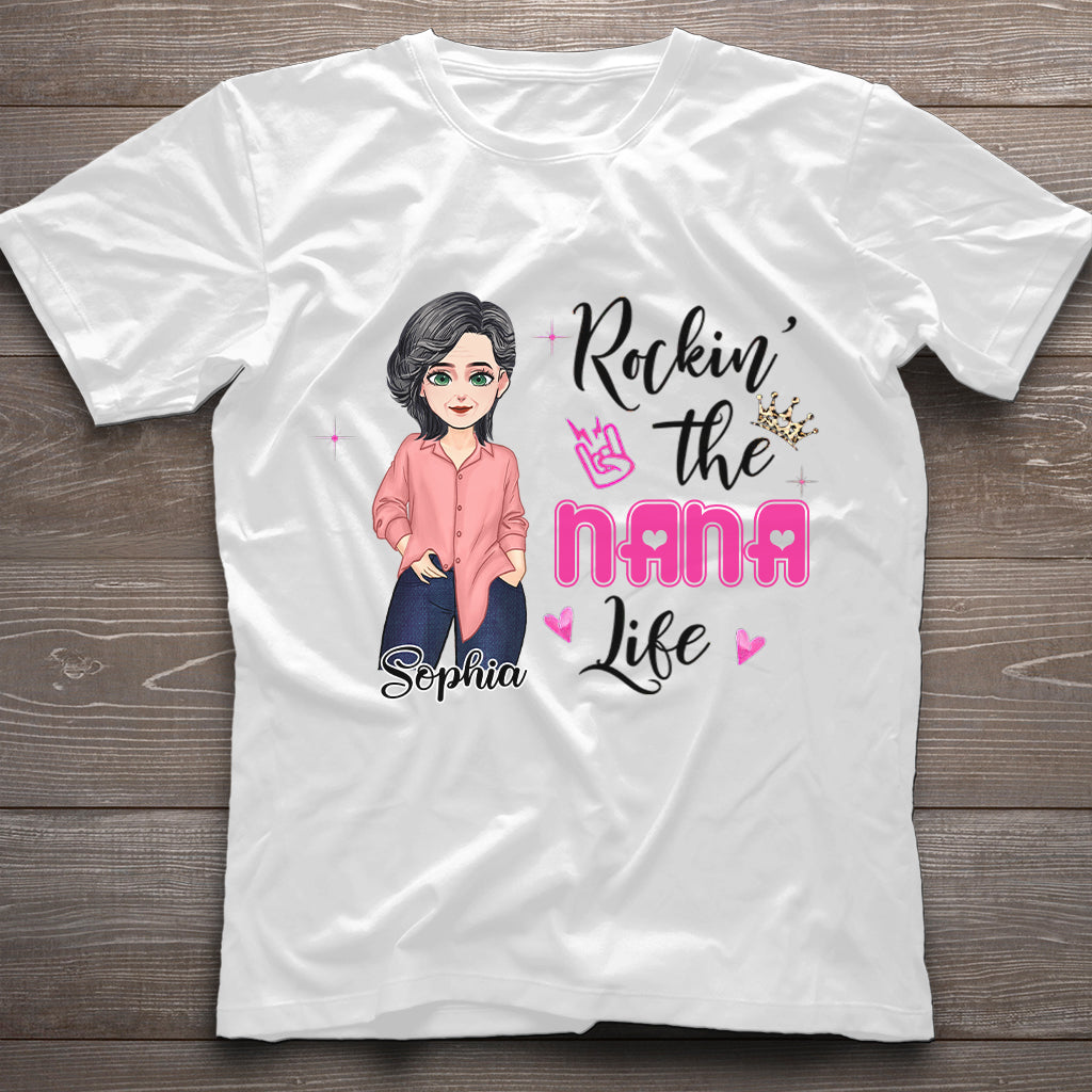 Das Oma-Leben rocken – Geschenk für Oma und Mama – Personalisiertes T-Shirt und Hoodie