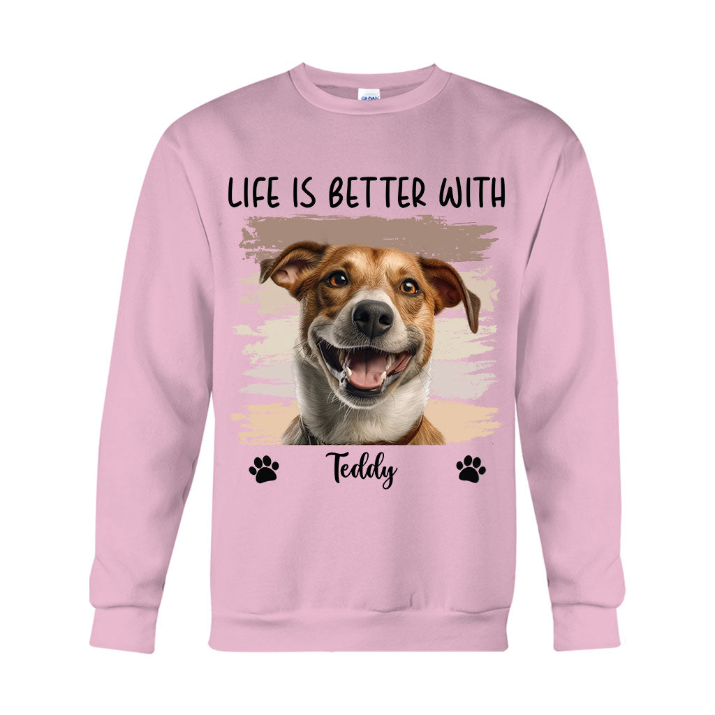 Das Leben ist schöner mit Haustier – personalisiertes Hunde-T-Shirt und Hoodie