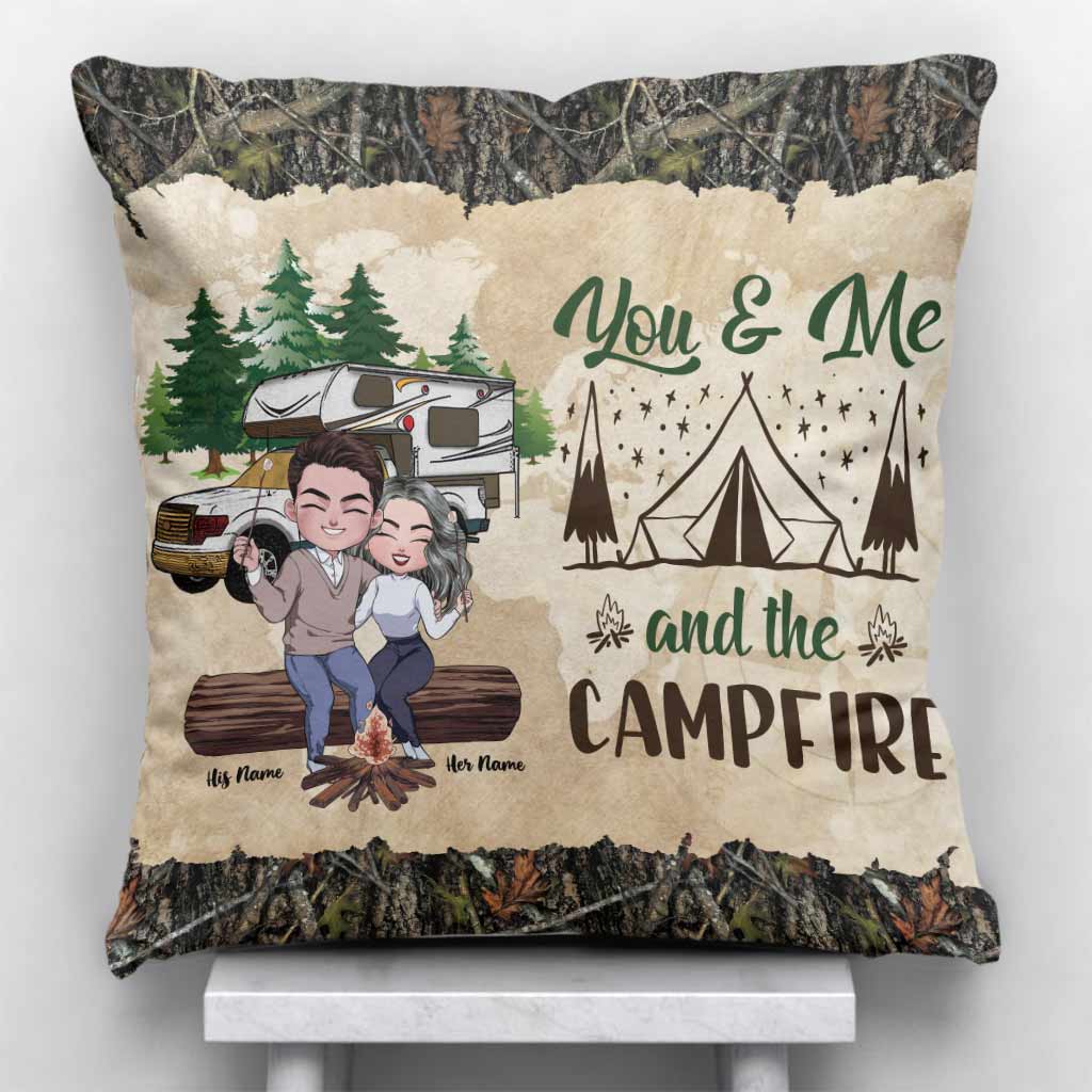 Du und ich und das Lagerfeuer – Personalisiertes Camping-Dekokissen