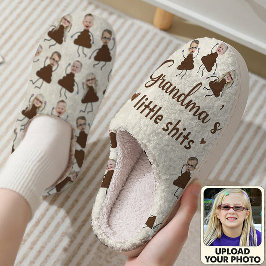Omas kleine Scheißer – Geschenk für Oma – Personalisierte Hausschuhe