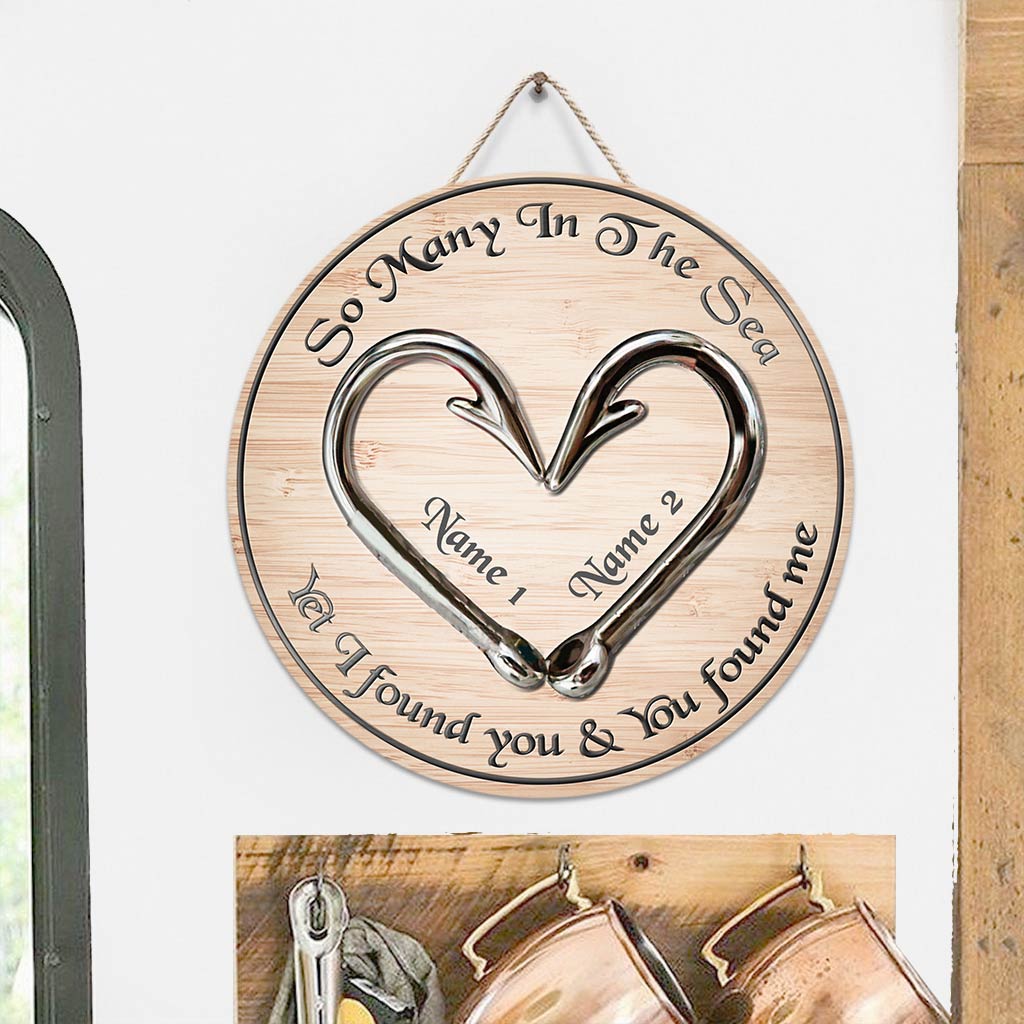 So Many In The Sea - Fishing Personalized Round Wood Sign
