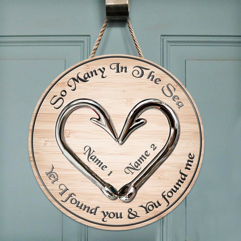 So Many In The Sea - Fishing Personalized Round Wood Sign
