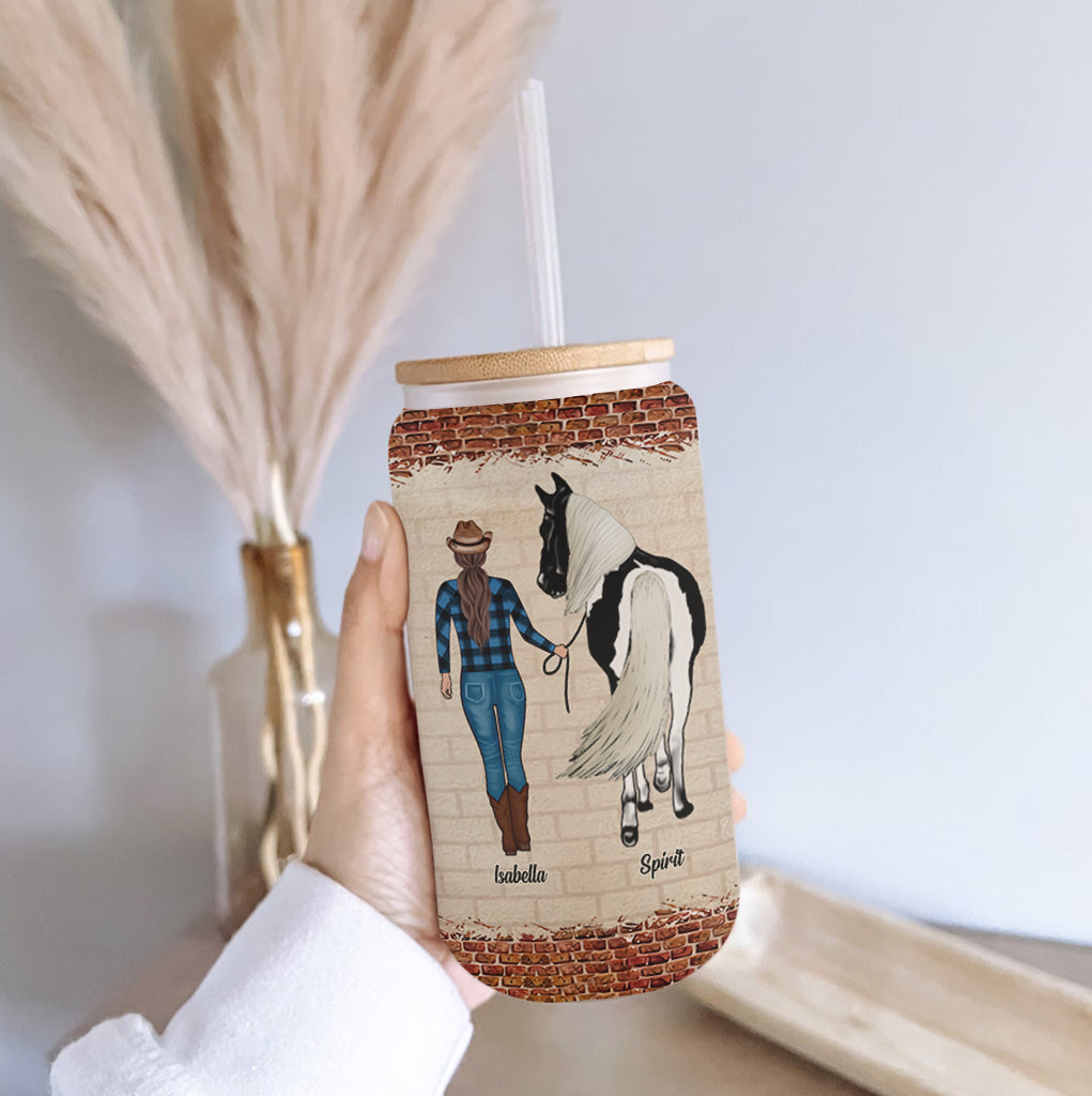Une fille qui aime les chevaux - Verre à canette personnalisé avec un cheval