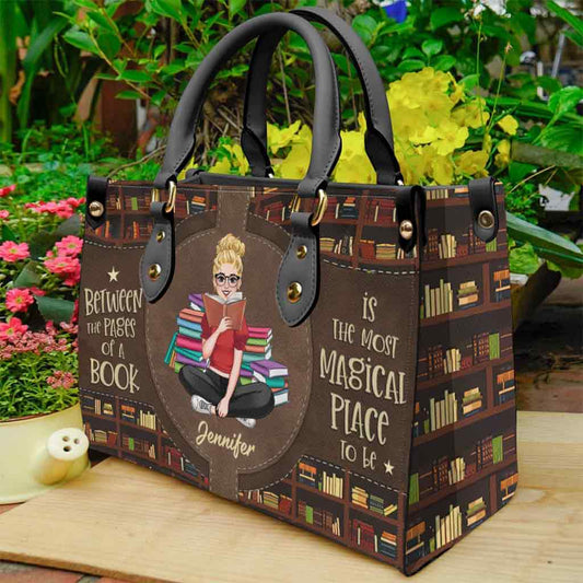 Tout ce dont vous avez besoin, c'est d'un bon livre - Sac à main en cuir personnalisé avec un livre