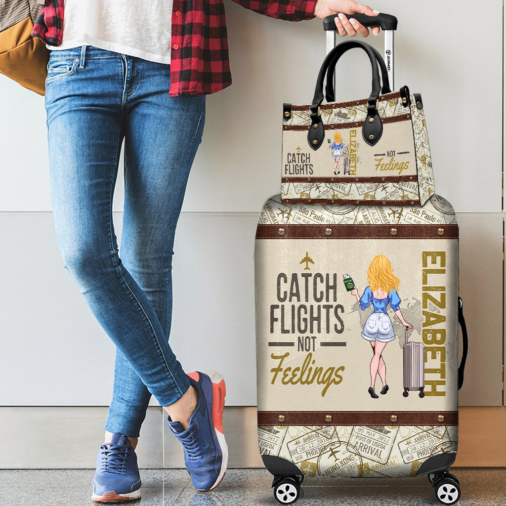 Flüge buchen, nicht Gefühle – Personalisierte Reisehandtasche und Gepäckhülle aus Leder