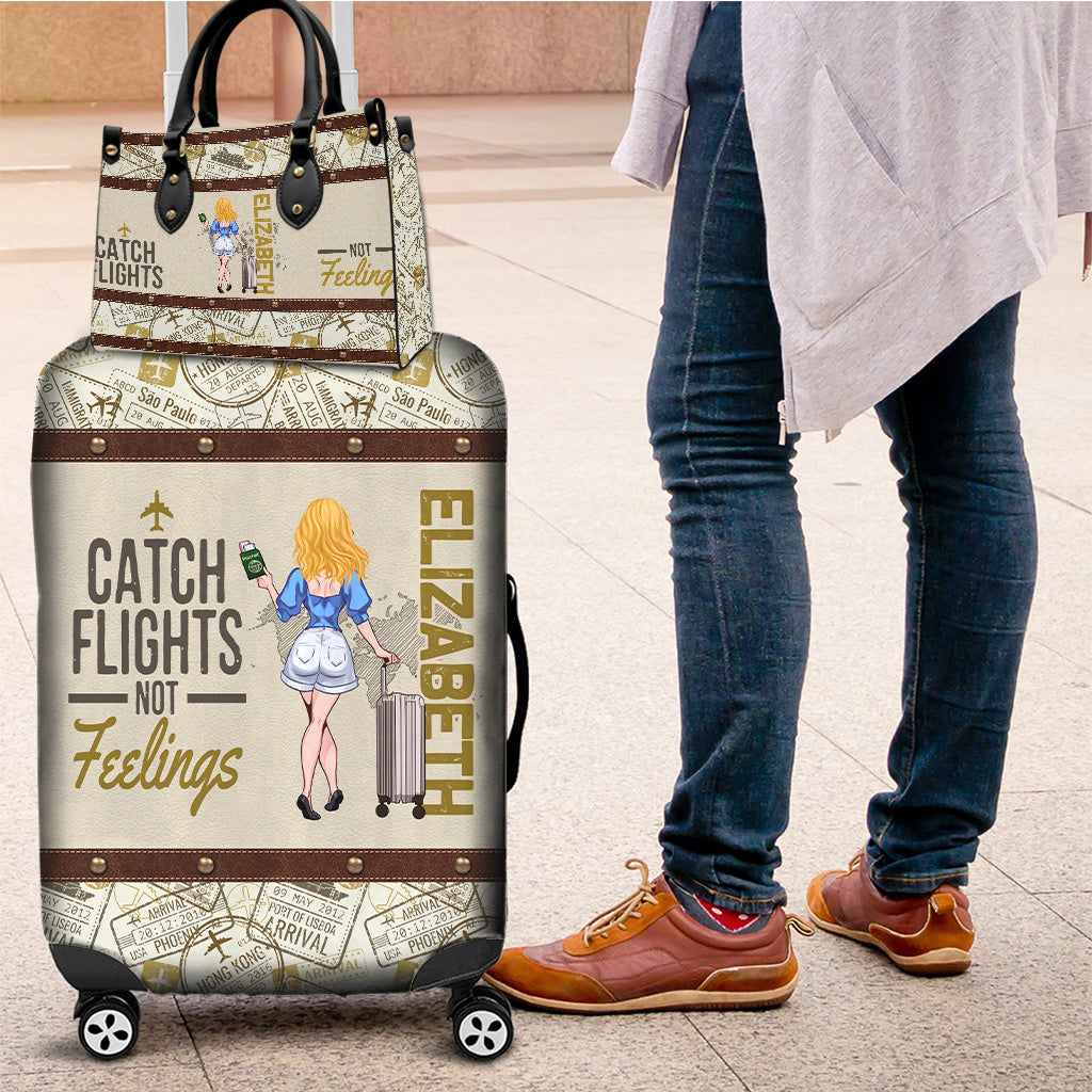 Flüge buchen, nicht Gefühle – Personalisierte Reisehandtasche und Gepäckhülle aus Leder
