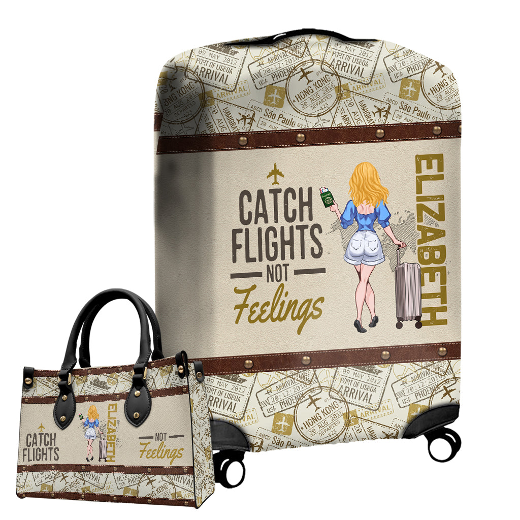 Flüge buchen, nicht Gefühle – Personalisierte Reisehandtasche und Gepäckhülle aus Leder