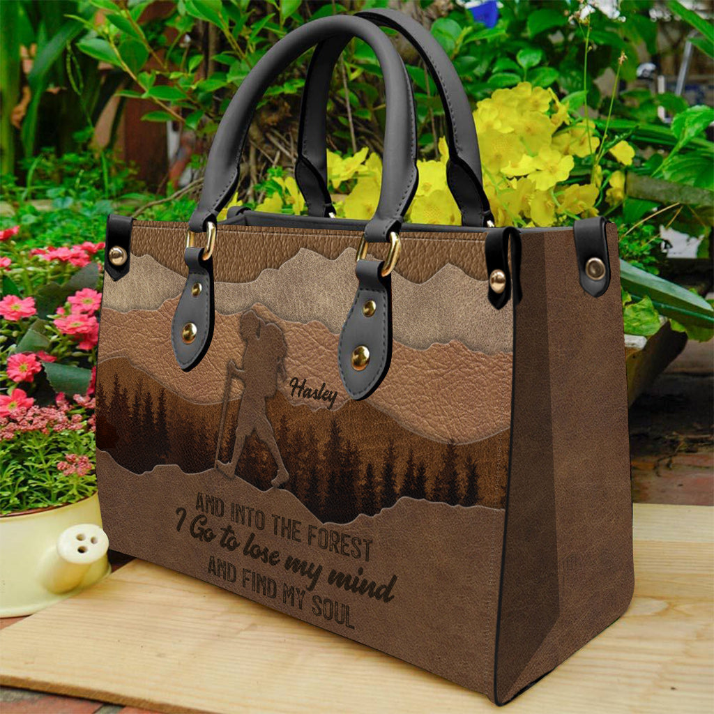 Und hinein in den Wald gehe ich - Personalisierte Wanderhandtasche aus Leder