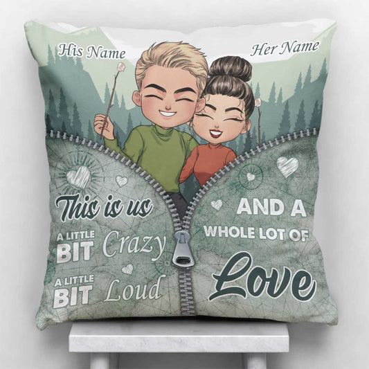 „This Is Us“-Campingpaar – personalisiertes Camping-Kissen