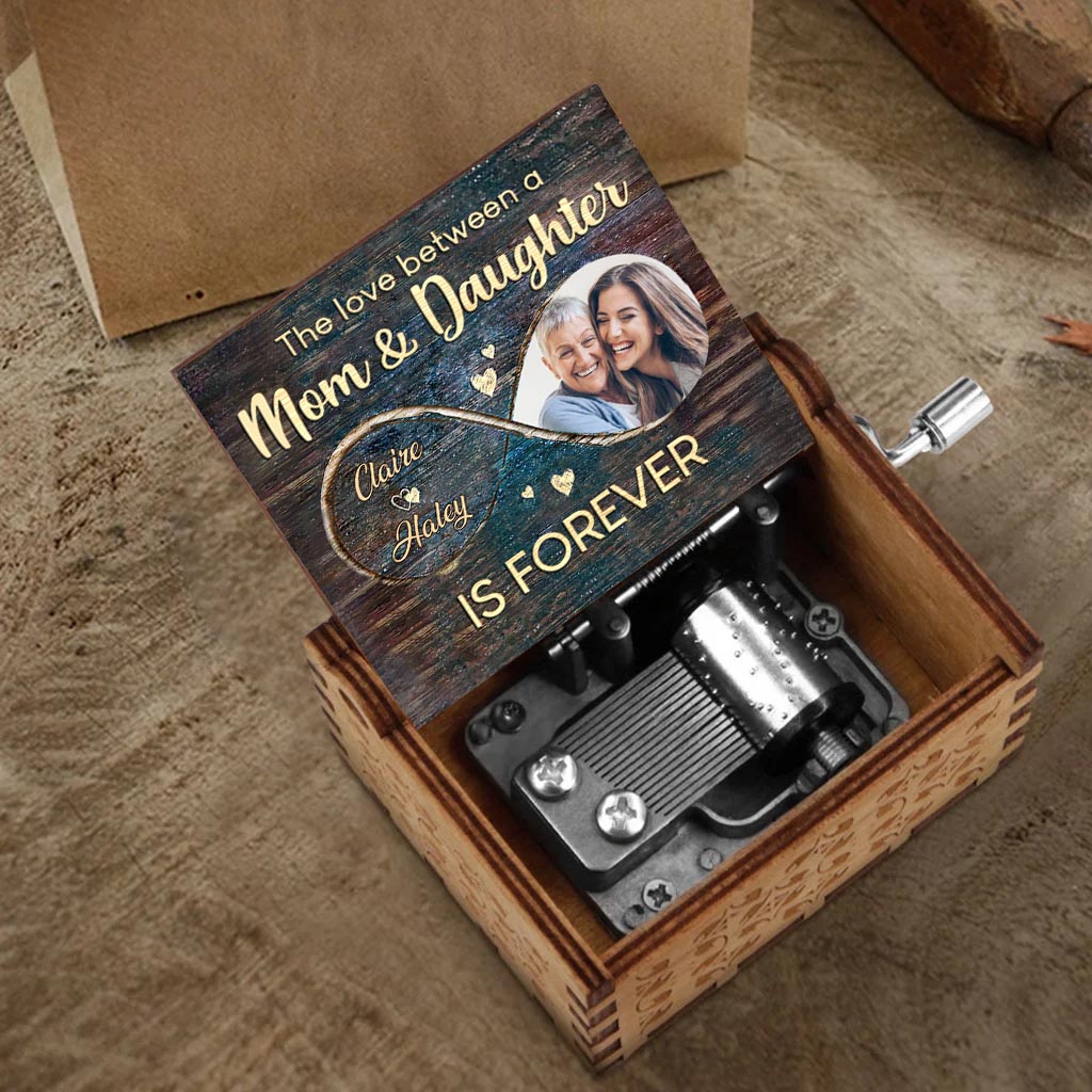 Mother's Love Is Forever - Gift for mom, daughter, son - Personalized Hand Crank Music Box