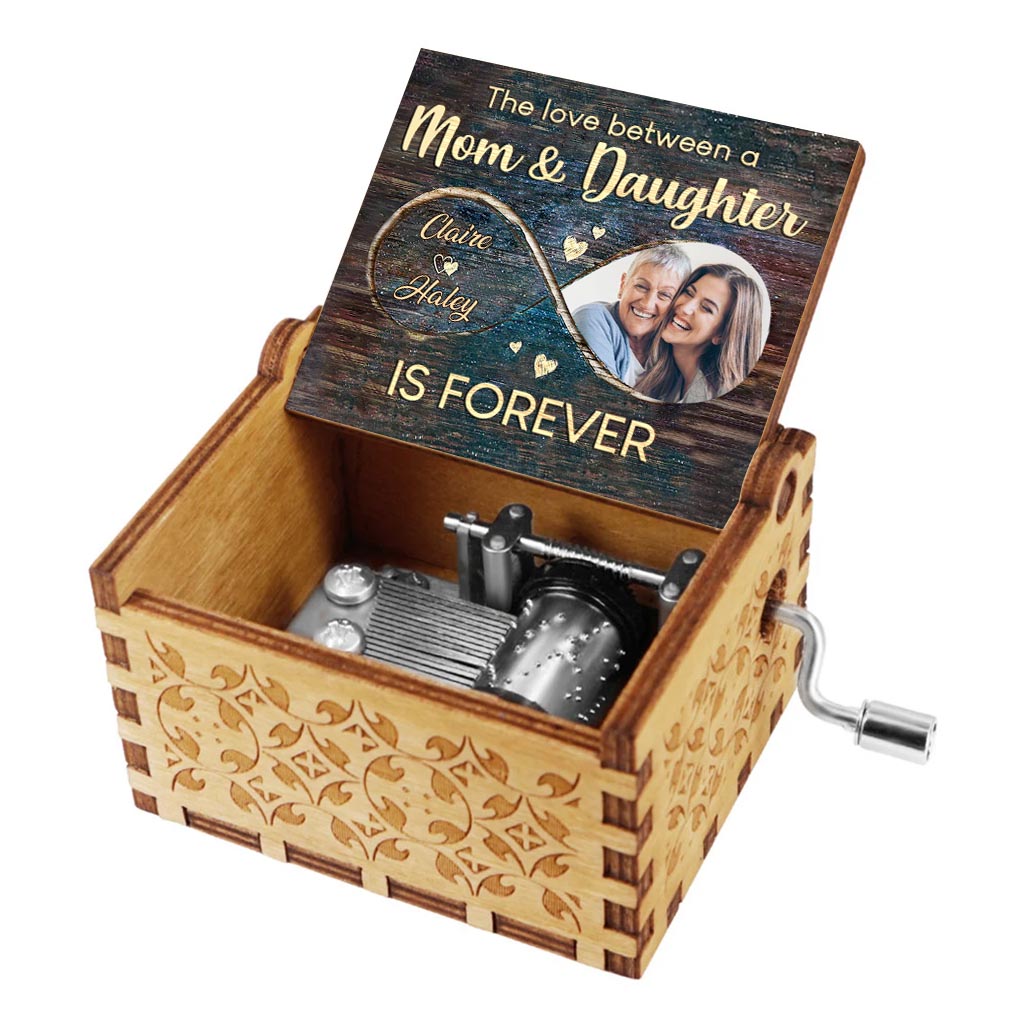 Mother's Love Is Forever - Gift for mom, daughter, son - Personalized Hand Crank Music Box