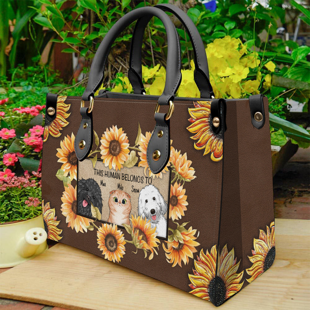 Ce humain appartient à - Sac à main en cuir personnalisé pour chien