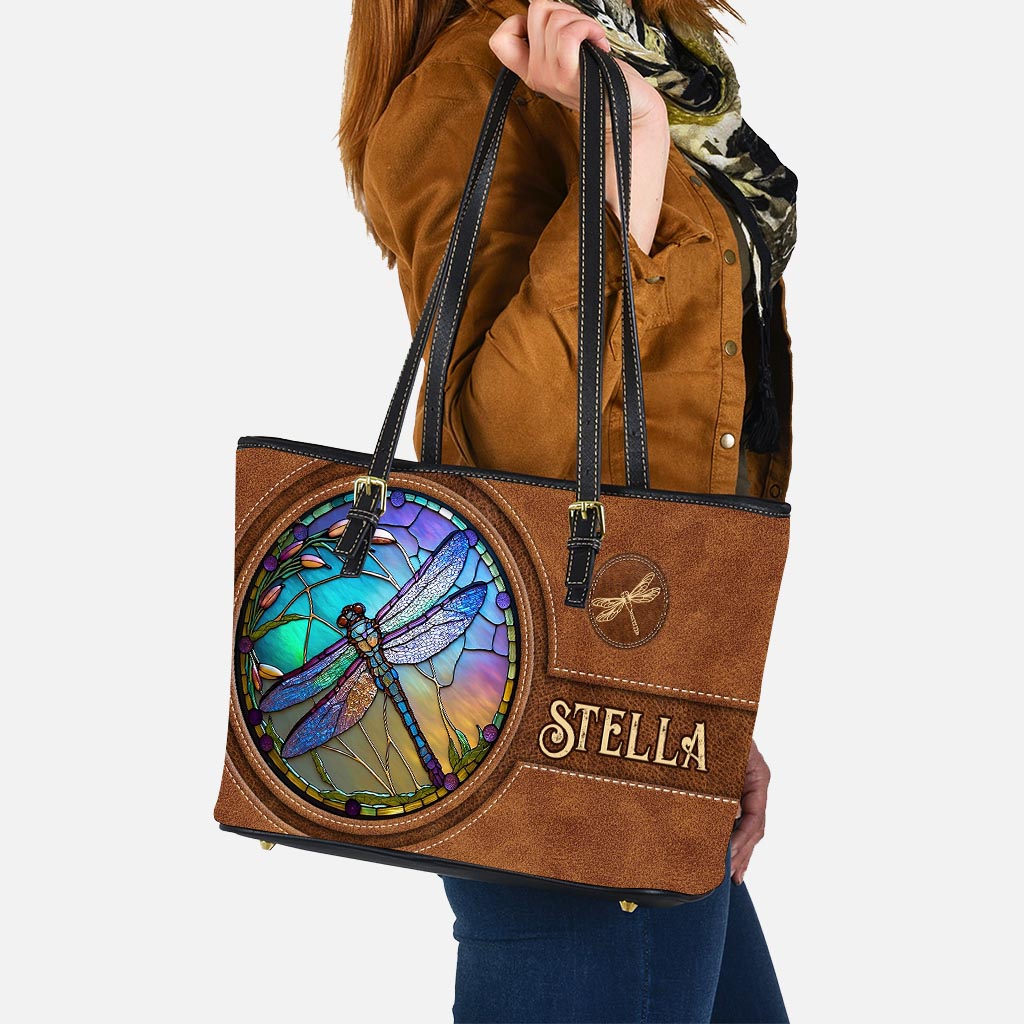 Libellule en vitrail - Sac en cuir personnalisé Libellule