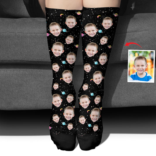 Personalisierte Kindersocken mit Galaxy-Gesicht